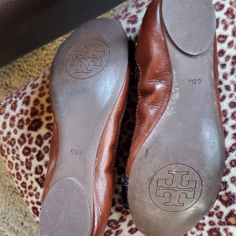 Tory Burch Noel Buckle Toe Desgn/Brown and Black Size W Dust Bag 6.5 MβοΈπ€π€βοΈ - Picture 2 of 5